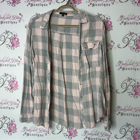 Dynamite Tops - Dynamite Gray and pink Casual Button Down Shirt plaid
